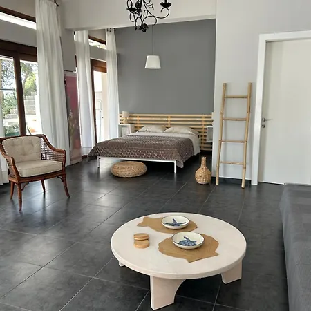 Apartment Secret Bay